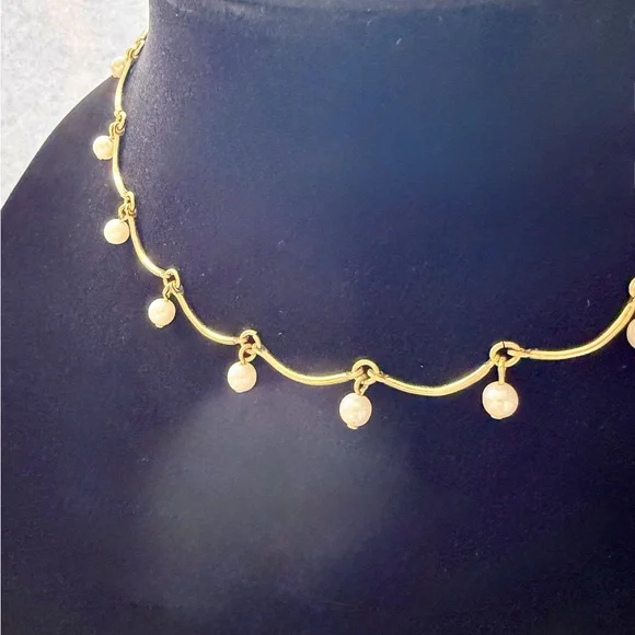 Avon Gold Dainty Necklace with Pearls - Picture 4 of 9